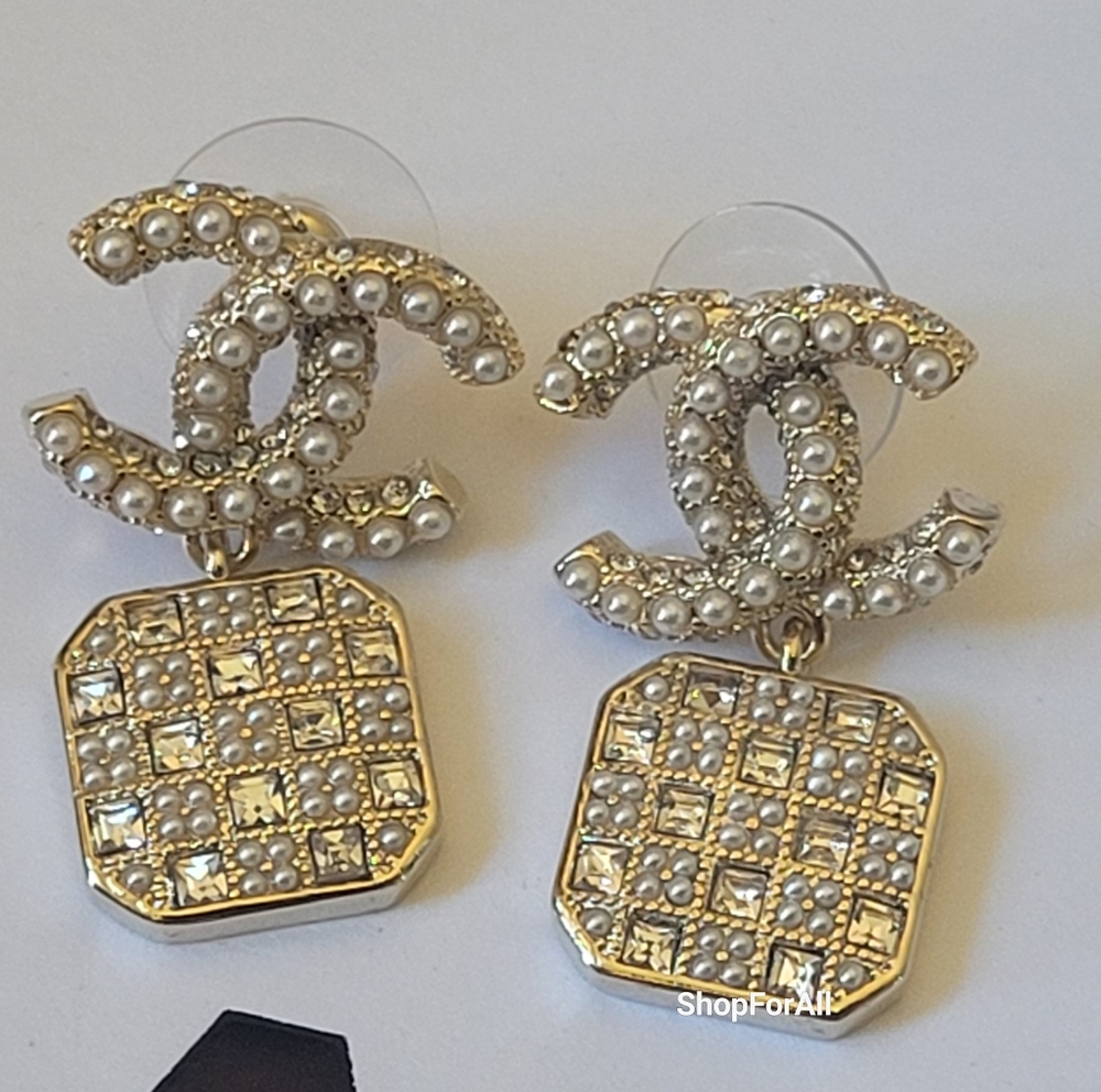 Chanel Gold and Cream Earrings - Picture 6 of 14